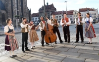 Folkloras kopa no Čehijas “Lidová muzika z Chrástu”