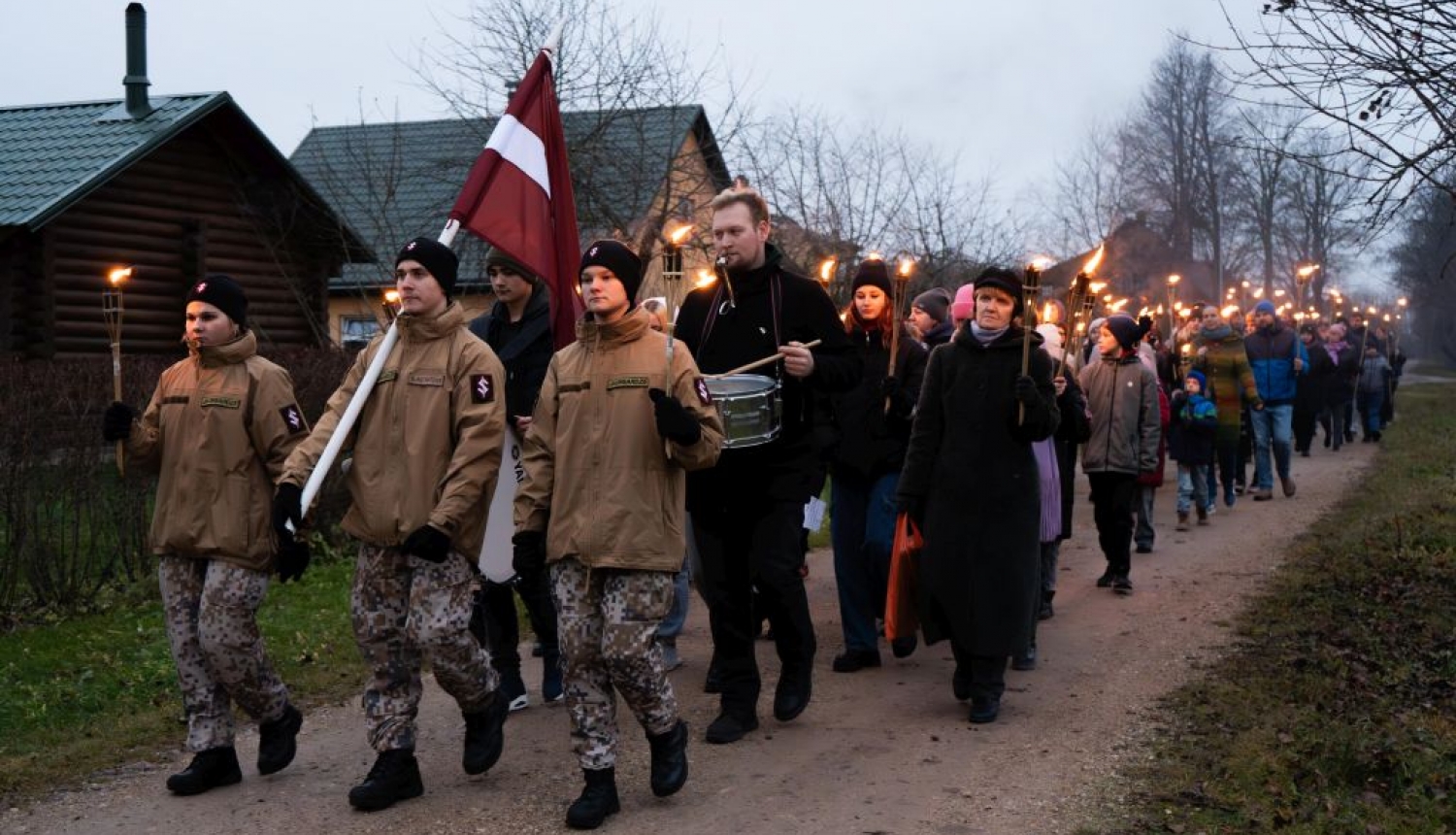 Iedzīvotāji Baltinavā vienojās Lāčplēša dienas lāpu gājienā